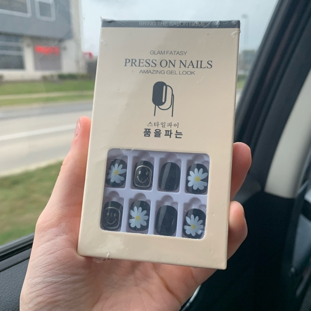Set of three press on nails - Picture 3 of 6